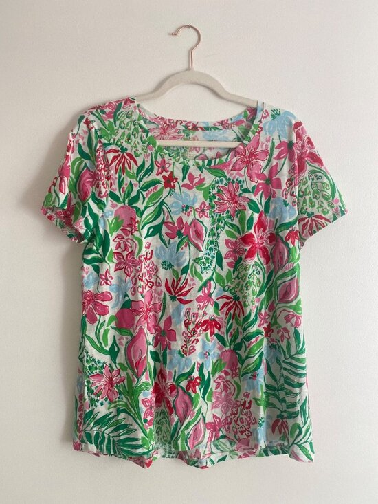 Lilly Pulitzer Tops - Lilly Pulitzer Floral Print 100% Cotton Blue, Green, Pink T-Shirt Women’s Size M